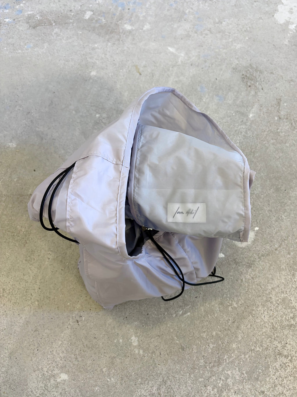 Contra Bag (09): “MEW”
