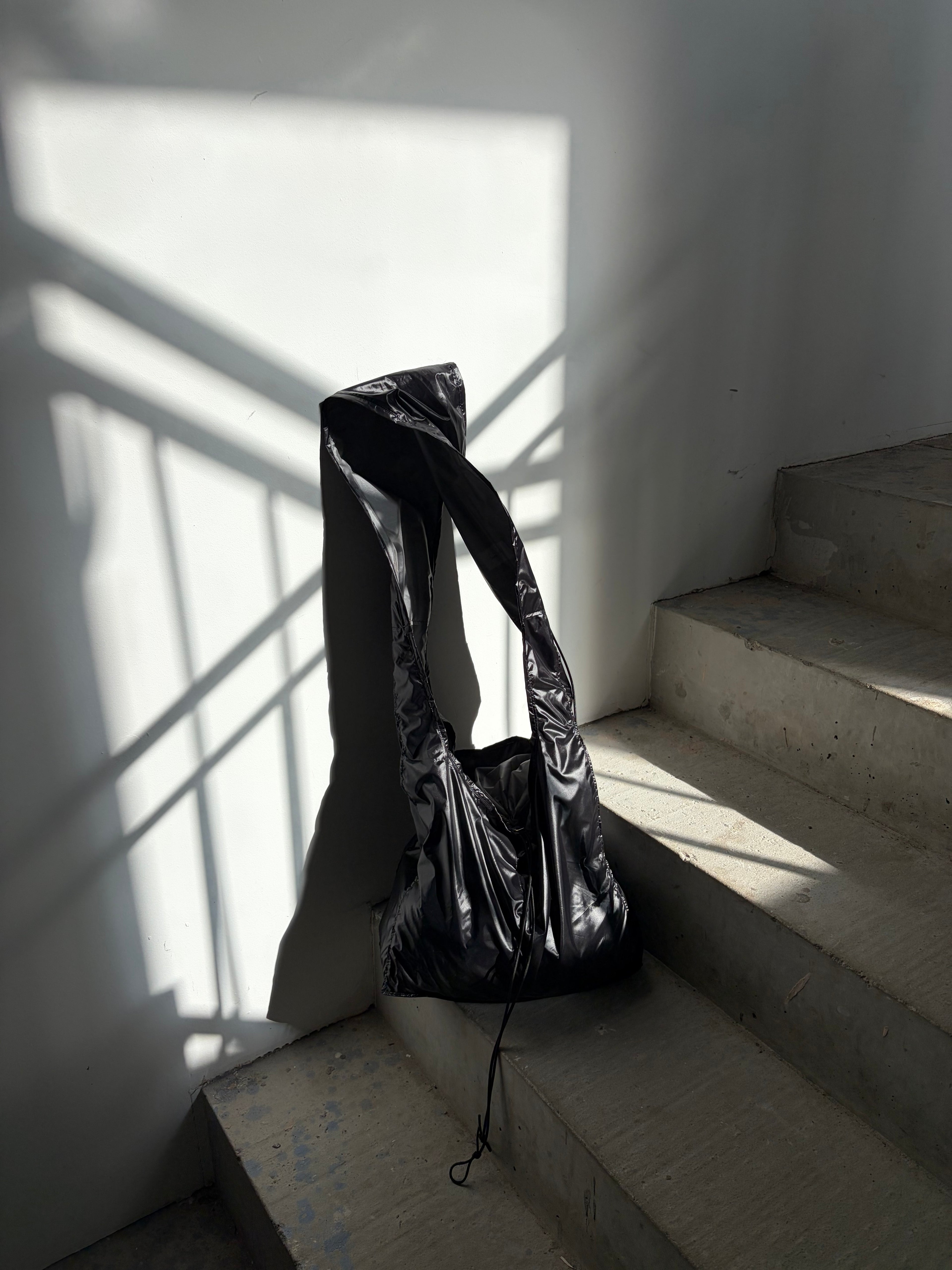 Contra Bag (07) : “BLACK HOLE”