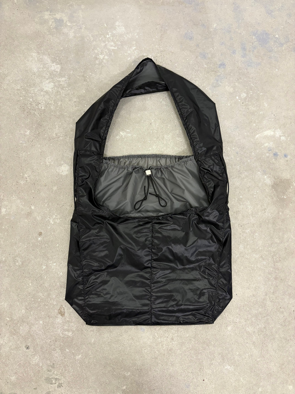 Contra Bag (07) : “BLACK HOLE”