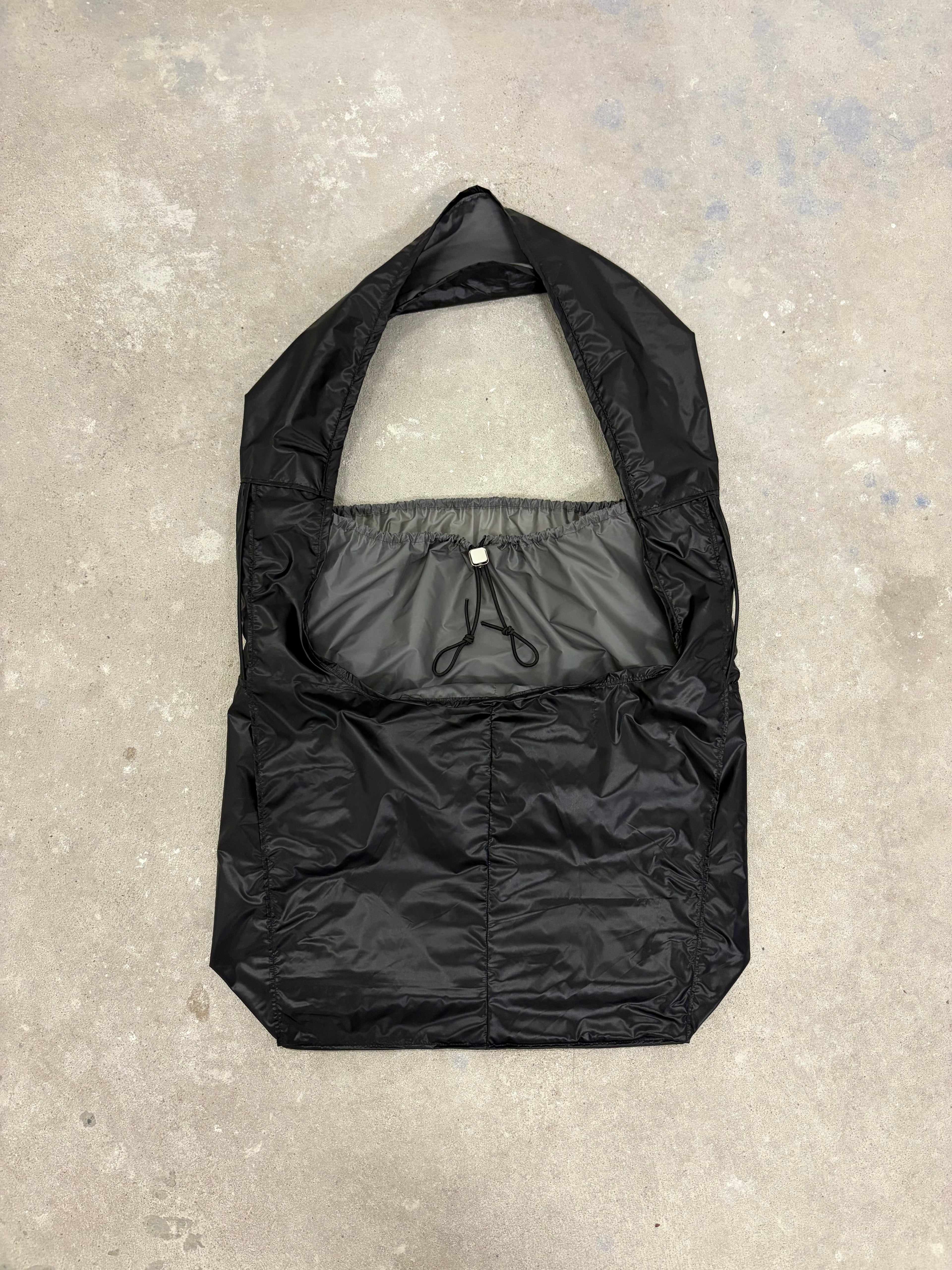 Contra Bag (07) : “BLACK HOLE”