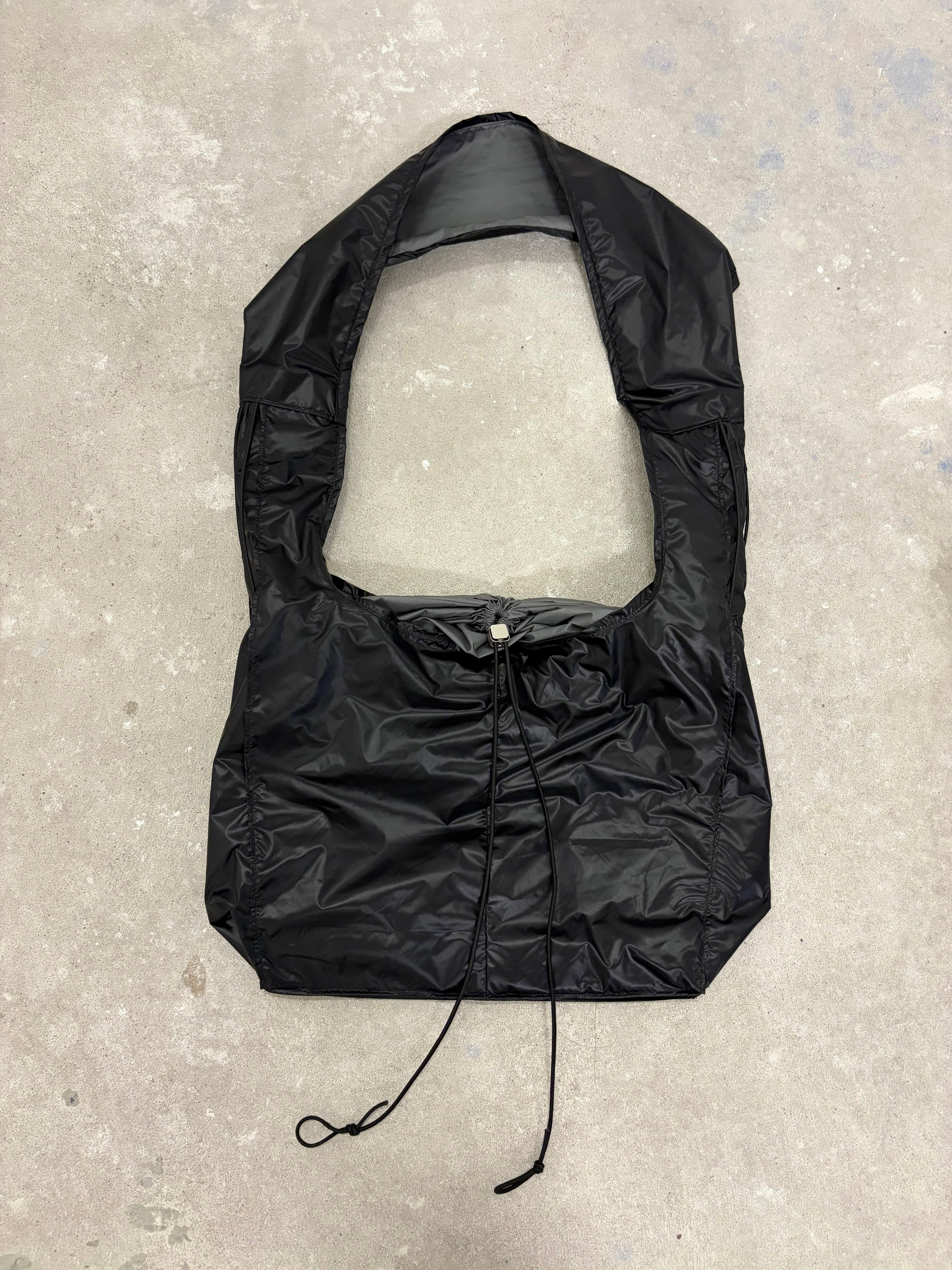 Contra Bag (07) : “BLACK HOLE”